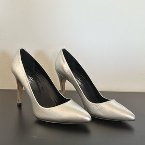 Alejandro Ingelmo silver pumps